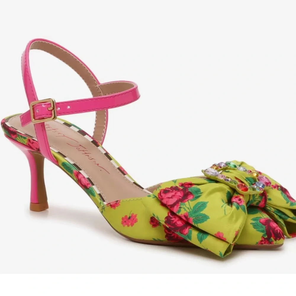 NIB Betsey Johnson Emely Sandal